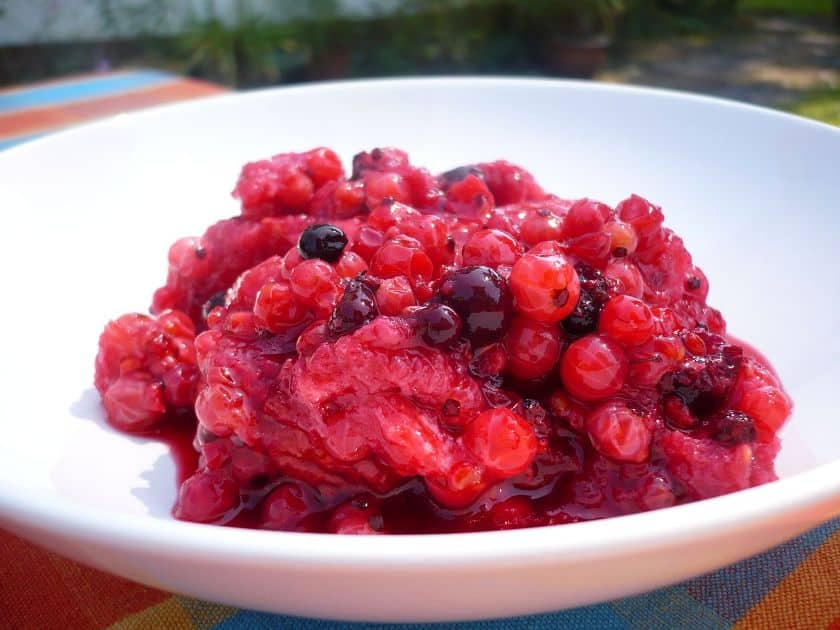 Pudding aux fruits rouges et à la crème chantilly